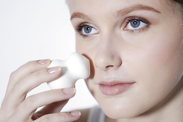 油性皮肤初学化妆步骤，油性皮肤怎样化妆