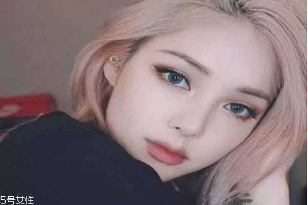 戴着美瞳睡觉会怎么样？安全佩戴隐形眼镜需要注意