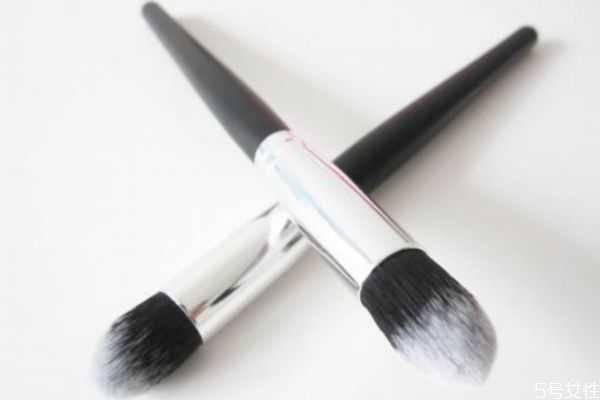 散粉可以使用什么上妆?可以用什么工具使用散粉 散粉可以使用什么上妆?可以用什么工具使用散粉