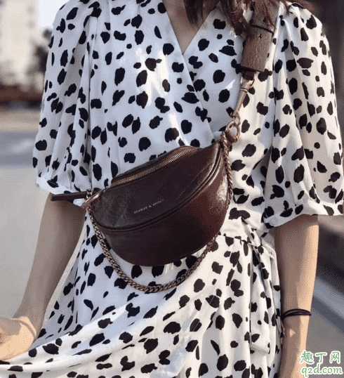 小ck腰包哪个颜色好看 小CK腰包多少钱5