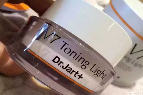 素颜霜一般多久过期 过期素颜霜妙用