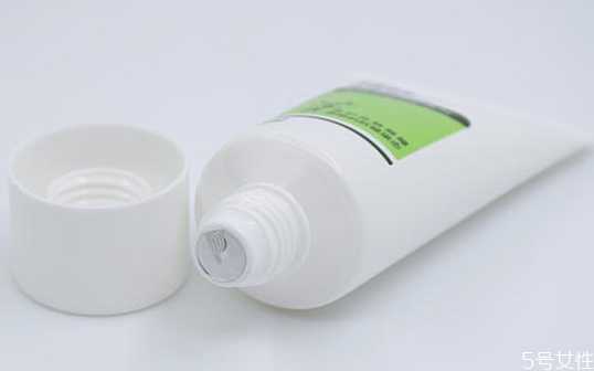 玉泽调理乳怎么样?玉泽调理乳和精华乳的区别 玉泽调理乳怎么样?玉泽调理乳和精华乳的区别