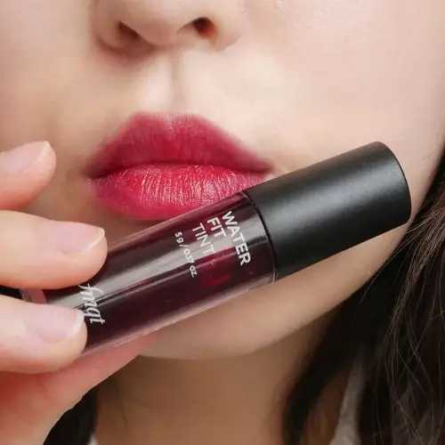 油性皮肤适合涂唇彩吗？油性皮肤怎么使用唇彩