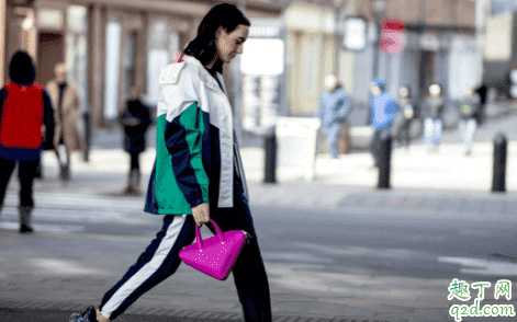 羽绒服和冲锋衣区别在哪?冬天穿羽绒服还是冲锋衣保暖 羽绒服和冲锋衣区别在哪?冬天穿羽绒服还是冲锋衣保暖