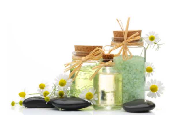 头发擦哪种精油好吗 精油的护发配方