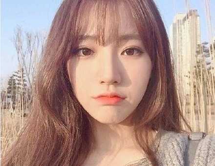 软萌的咖啡色长卷发图片 咖啡色发型图片大全 软萌的咖啡色长卷发图片 咖啡色发型图片大全