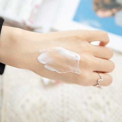 维a醇眼霜白天可以用吗 维a醇眼霜白天可以用吗