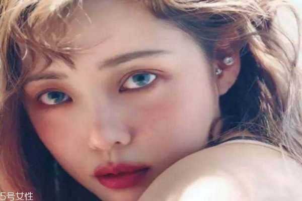 蓝色美瞳配什么眼影？蓝色美瞳适合什么眼妆