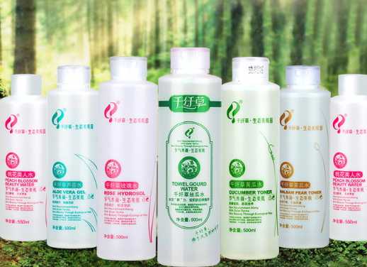 丝瓜水和玫瑰水哪个好?丝瓜水和玫瑰水可以一起用吗 丝瓜水和玫瑰水哪个好?丝瓜水和玫瑰水可以一起用吗