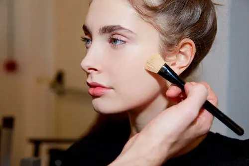 便宜的粉底霜能用吗