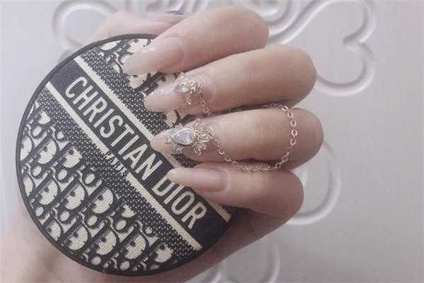 迪奥老花气垫适合干皮吗?迪奥老花气垫好用吗 迪奥老花气垫适合干皮吗?迪奥老花气垫好用吗