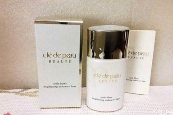 补妆可以用粉饼后再用散粉吗?补妆可以用定妆喷雾吗 补妆可以用粉饼后再用散粉吗?补妆可以用定妆喷雾吗