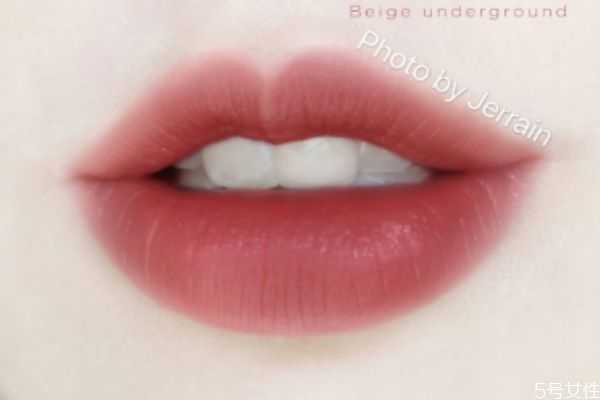 ysl黑盖丝绒唇釉204好看吗?ysl黑盖哑光唇釉204试色 ysl黑盖丝绒唇釉204好看吗?ysl黑盖哑光唇釉204试色