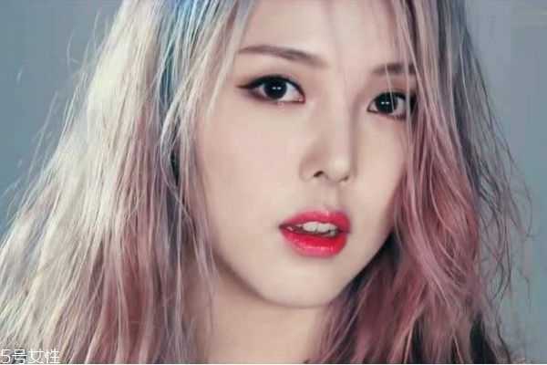 美瞳怎样佩戴眼睛比较舒适？什么美瞳舒适不伤眼睛