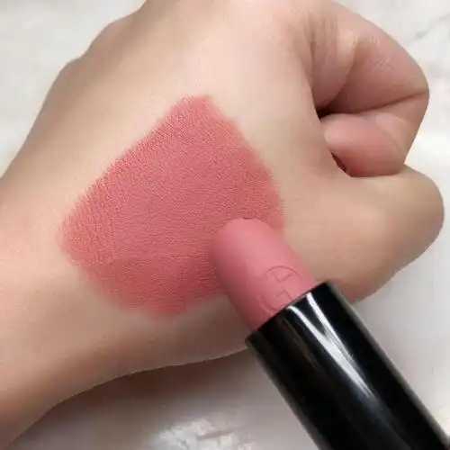 唇彩沾杯的好还是不沾杯的好