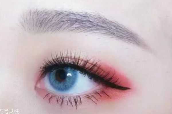 蓝色美瞳配什么眼影？蓝色美瞳适合什么眼妆