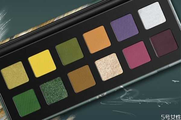 补妆可以用粉饼后再用散粉吗?补妆可以用定妆喷雾吗 补妆可以用粉饼后再用散粉吗?补妆可以用定妆喷雾吗