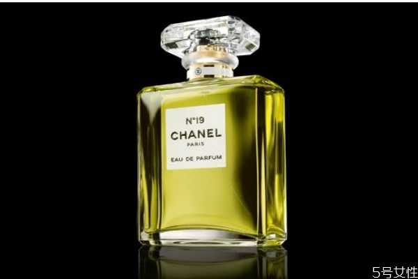 香奈儿的香水为什么贵呢 香奈儿的香水是如何制作的呢