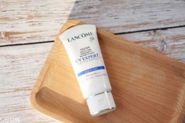 兰蔻防晒霜蓝色的好吗 兰蔻防晒霜红色与蓝色的区别