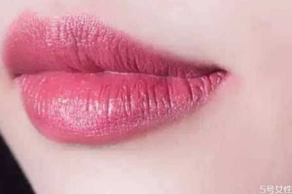 夏天唇釉要放冰箱吗？唇釉可不可以放冰箱