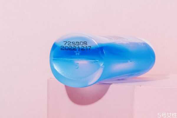 美宝莲眼唇卸妆液需要乳化吗？美宝莲眼唇卸要摇匀吗