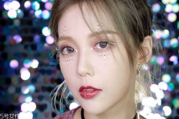 化妆的正确步骤是什么？正确的上妆步骤是怎样的