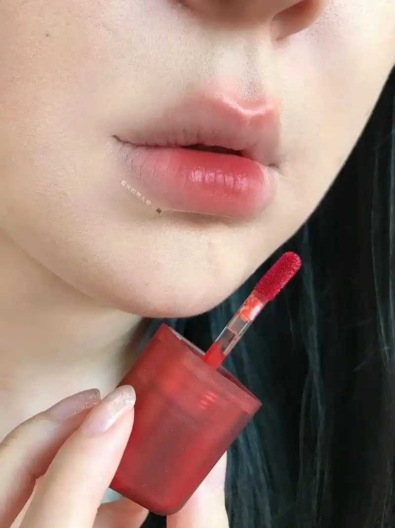 唇彩有颜色吗 唇彩有颜色吗