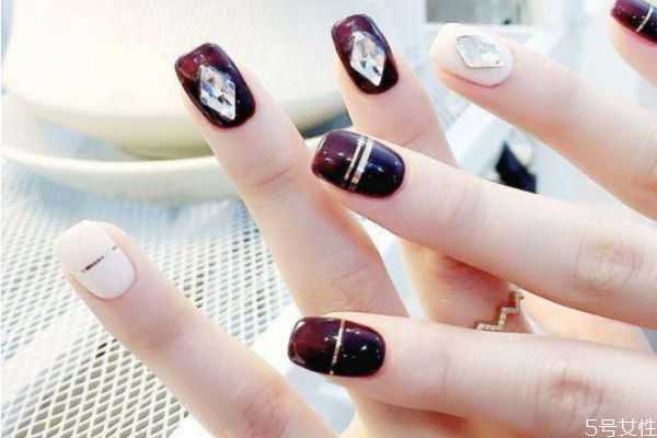 美甲能连续做吗？美甲对身体的危害