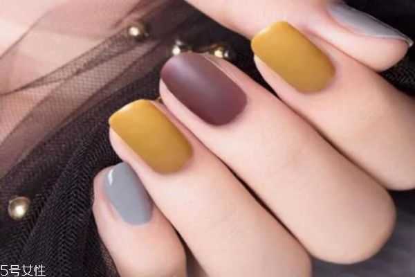 撕拉指甲油容易掉落怎么办?如何让可撕指甲油不掉 撕拉指甲油容易掉落怎么办?如何让可撕指甲油不掉