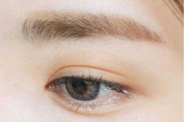 什么颜色的眼影百搭好看？百搭好看的眼影推荐