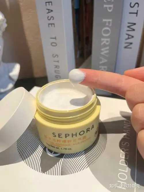 皮肤白的人适合用素颜霜吗 皮肤白的人适合用素颜霜吗