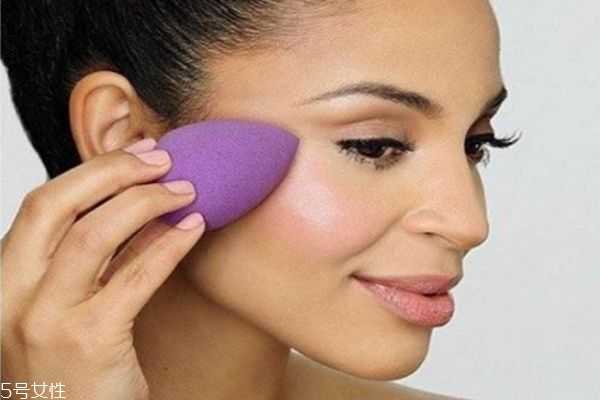 美妆蛋需要定期清洁吗？怎样清洁美妆蛋