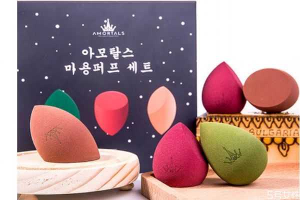 美妆蛋吃粉的表现 美妆蛋吃粉是怎么样的 美妆蛋吃粉的表现 美妆蛋吃粉是怎么样的