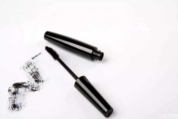 种睫毛可以涂睫毛膏吗？睫毛膏的使用误区