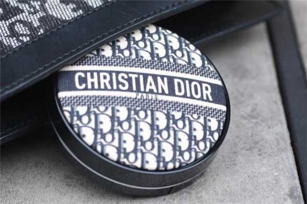 迪奥老花气垫色号怎么选？迪奥老花气垫好用吗