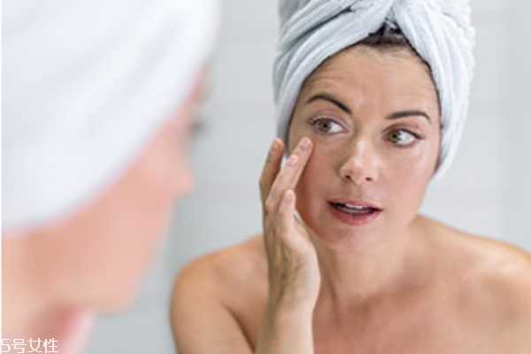 去除鱼尾纹眼袋的妙方