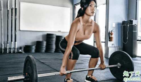 健身房健身一定要穿紧身裤吗 健身紧身裤里面穿什么内裤