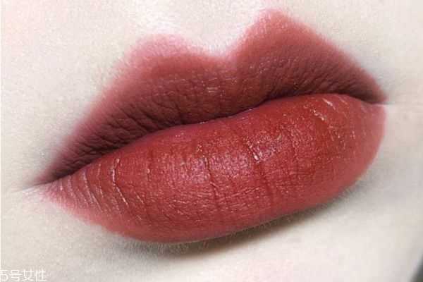 素颜也显白的口红有哪些？无敌百搭蜜桃色口红推荐