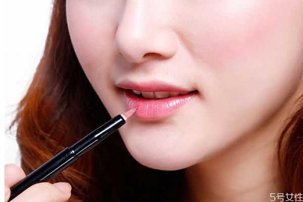 涂口红晚上用清水洗好吗？卸妆水怎么卸口红