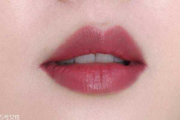 豆沙色显白吗？超显白的豆沙色口红推荐