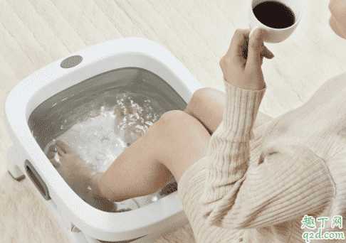 睡前泡脚出汗擦干不洗可以吗 ?泡脚洗澡前还是洗澡后泡 睡前泡脚出汗擦干不洗可以吗 ?泡脚洗澡前还是洗澡后泡