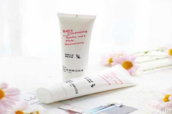 洁面膏和洗面奶一样吗 洁面膏和洗面奶哪个好