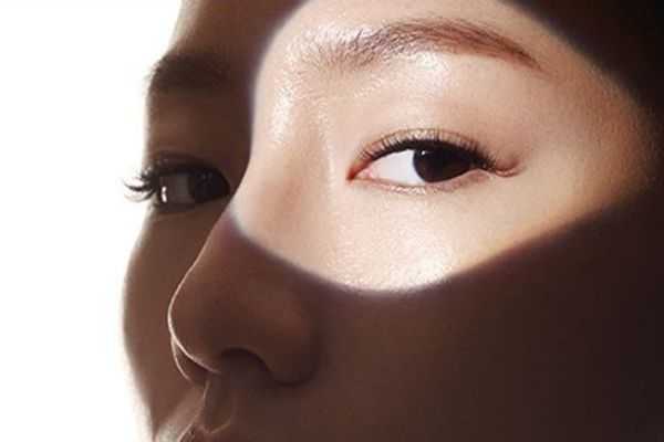 化妆水需要避开眼部吗 化妆水需要避开眼部吗