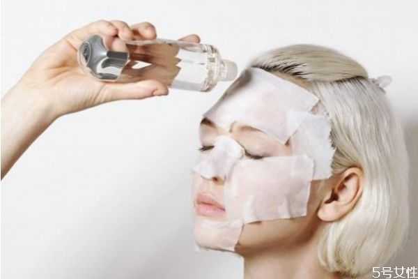 如何选择化妆水？化妆水的用法及功效