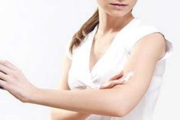 冬天身上起皮怎么办