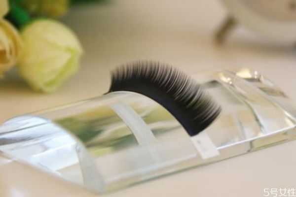 自己怎么种睫毛？自己种睫毛教程