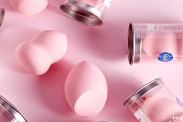 斜切面的美妆蛋用哪头化妆？平时怎么放置美妆蛋