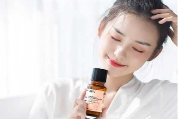 发光水晚上用还是白天用?发光水可以当爽肤水用吗 发光水晚上用还是白天用?发光水可以当爽肤水用吗