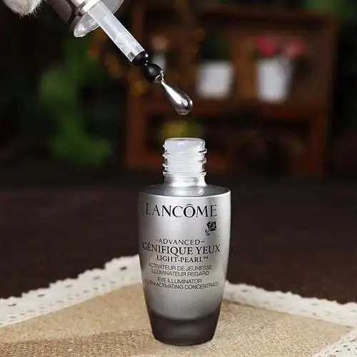 眼部精华质地稠点好还是稀点好