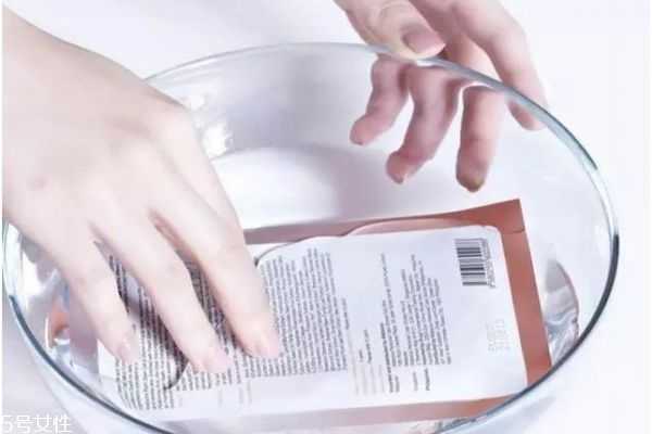 面膜可以放热水里泡吗